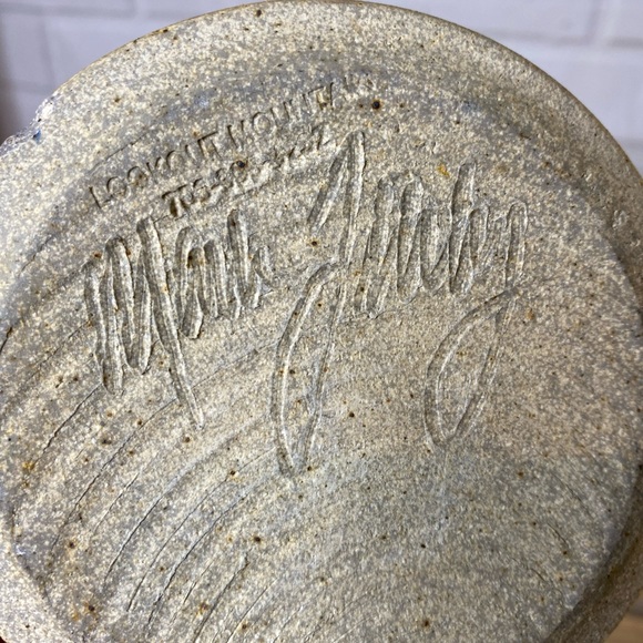 Beautiful Ash Glazed Brown Spiral Pottery Vase Lookout Mtn Rustic Signed - Picture 10 of 11